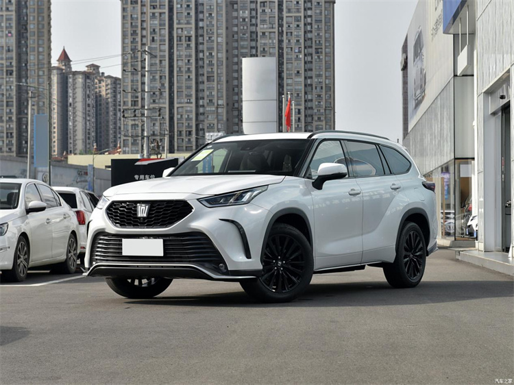 Toyota Crown Kluger -bensiini maastoauto